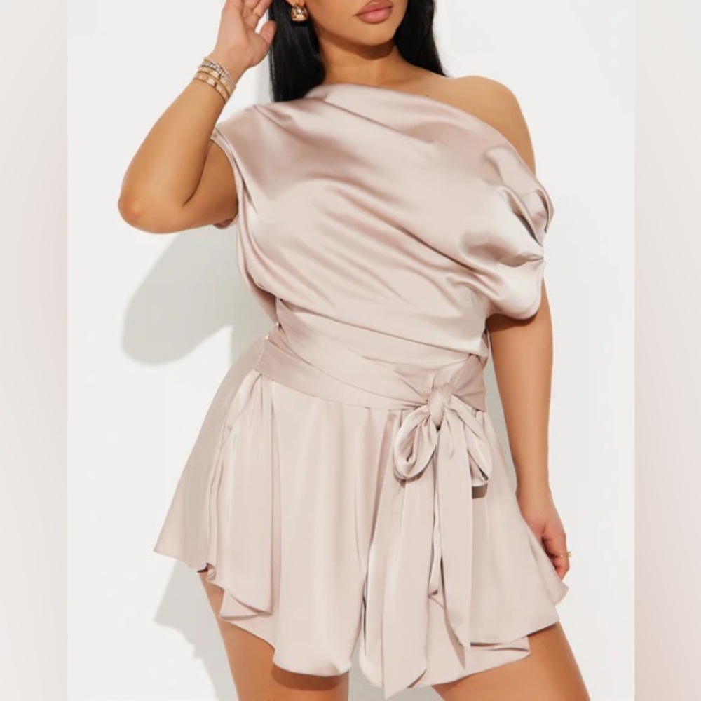 Jessie Champagne Satin Romper NEW 🏷️